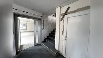 A Központi út 12. csarnok bejárata