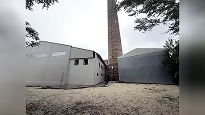 A Központi út 12. csarnok földszinti irodája