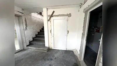 A Központi út 12. csarnok előlről